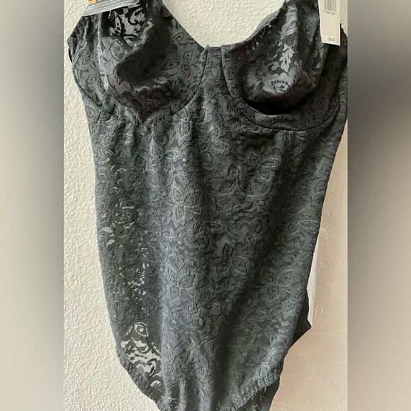 Hanes Lace 'N Smooth® firm control body shaper Size 38B - Picture 4 of 7